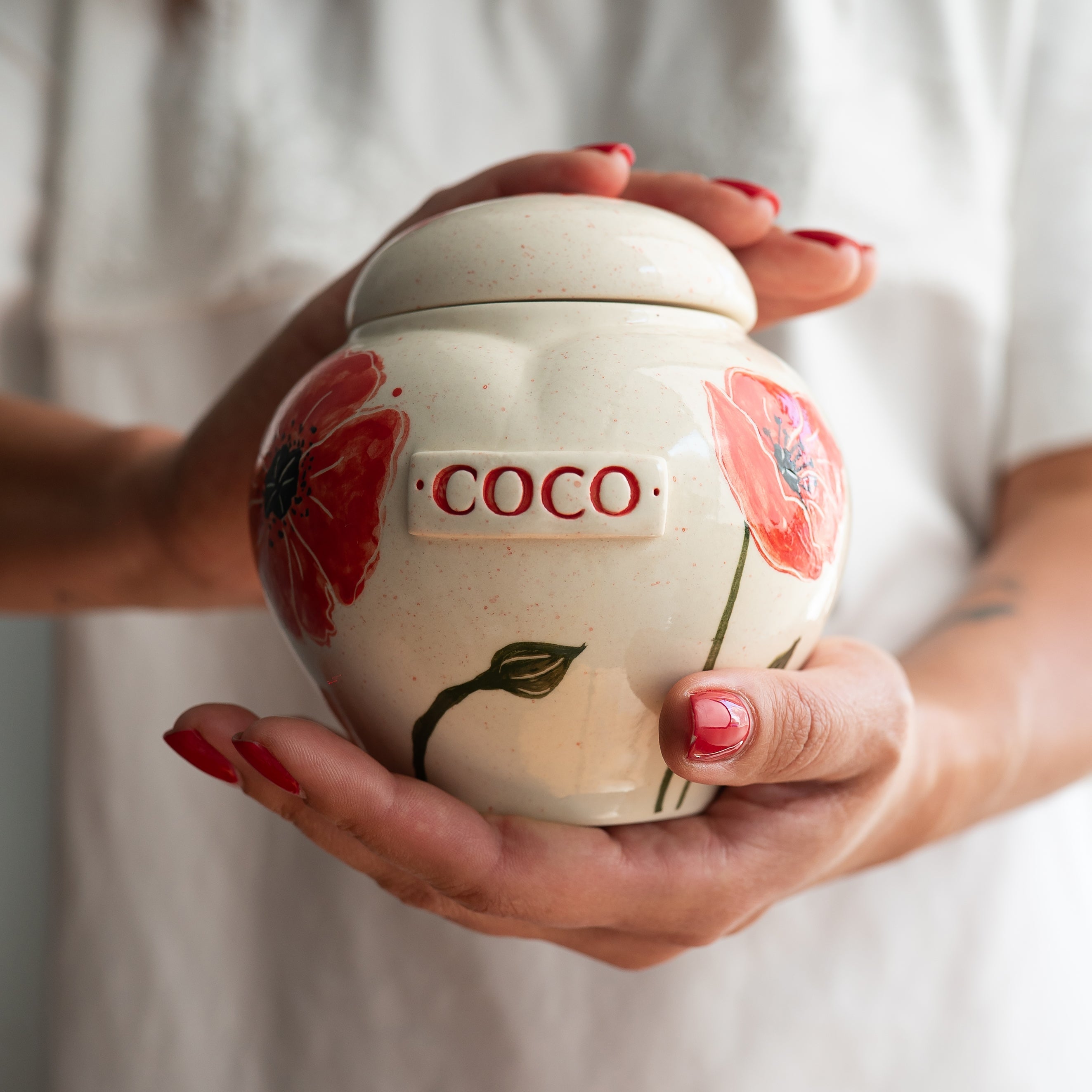 Choosing the Perfect Handmade Ceramic Pet Urn: A Guide for Pet Owners