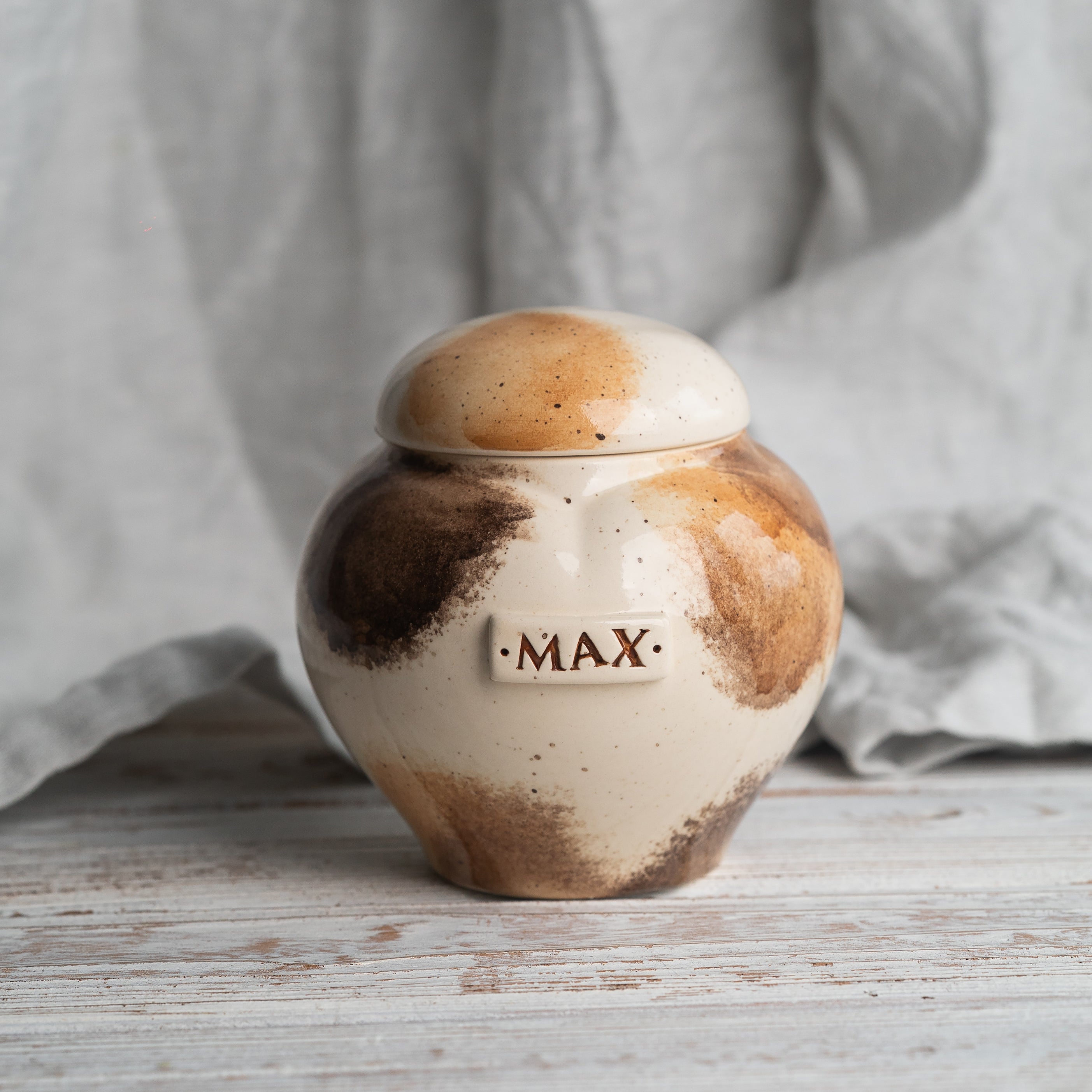 Chestnut cat heart-shaped ceramic urn personalized with your cat’s name handmade pet memorial keepsake artisan-crafted to honor your beloved feline companion