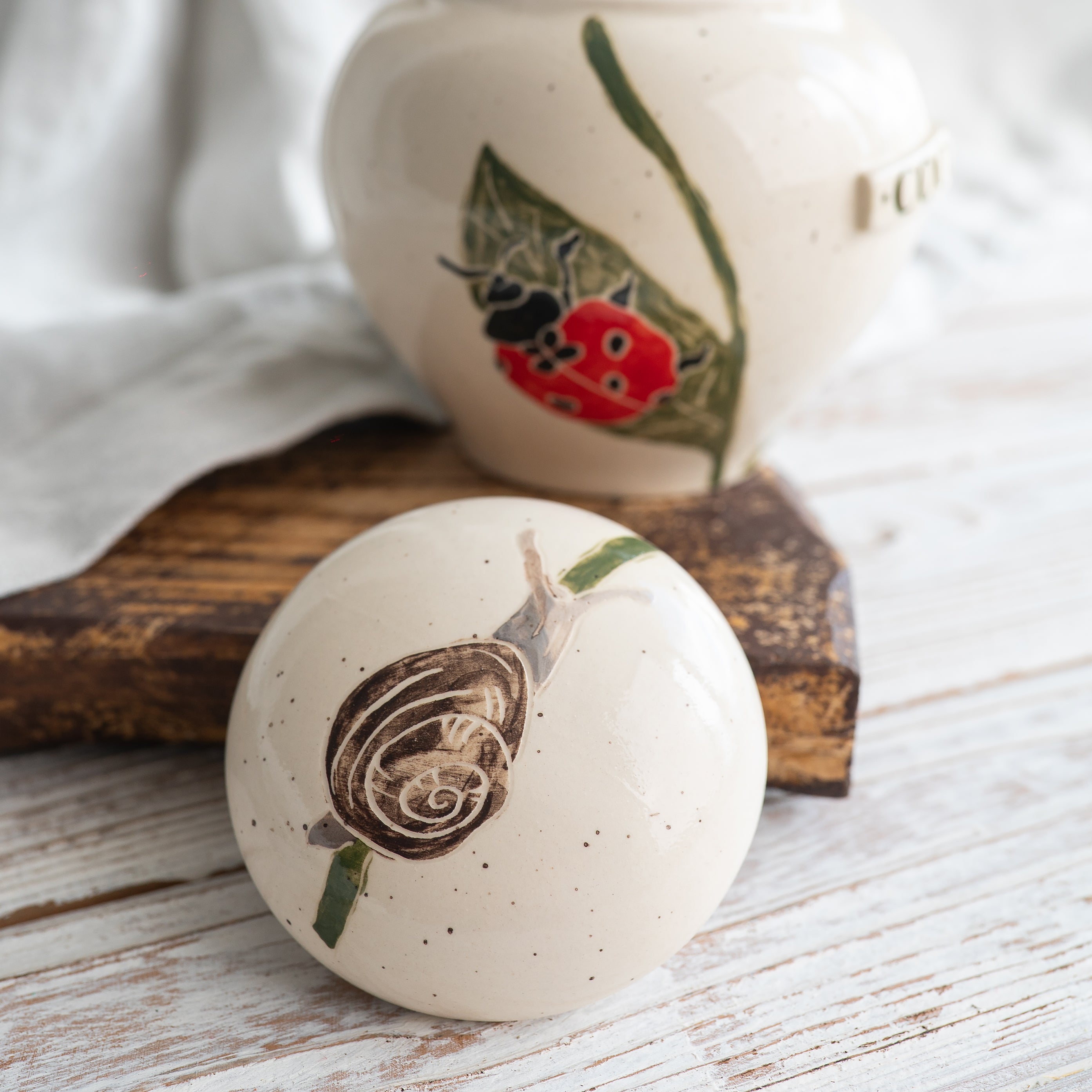 Snail Pet Urn, Ceramic Urn for Ashes, Creamation Urn, Heart Urn for Pets, Dog Urn, Cat Urn