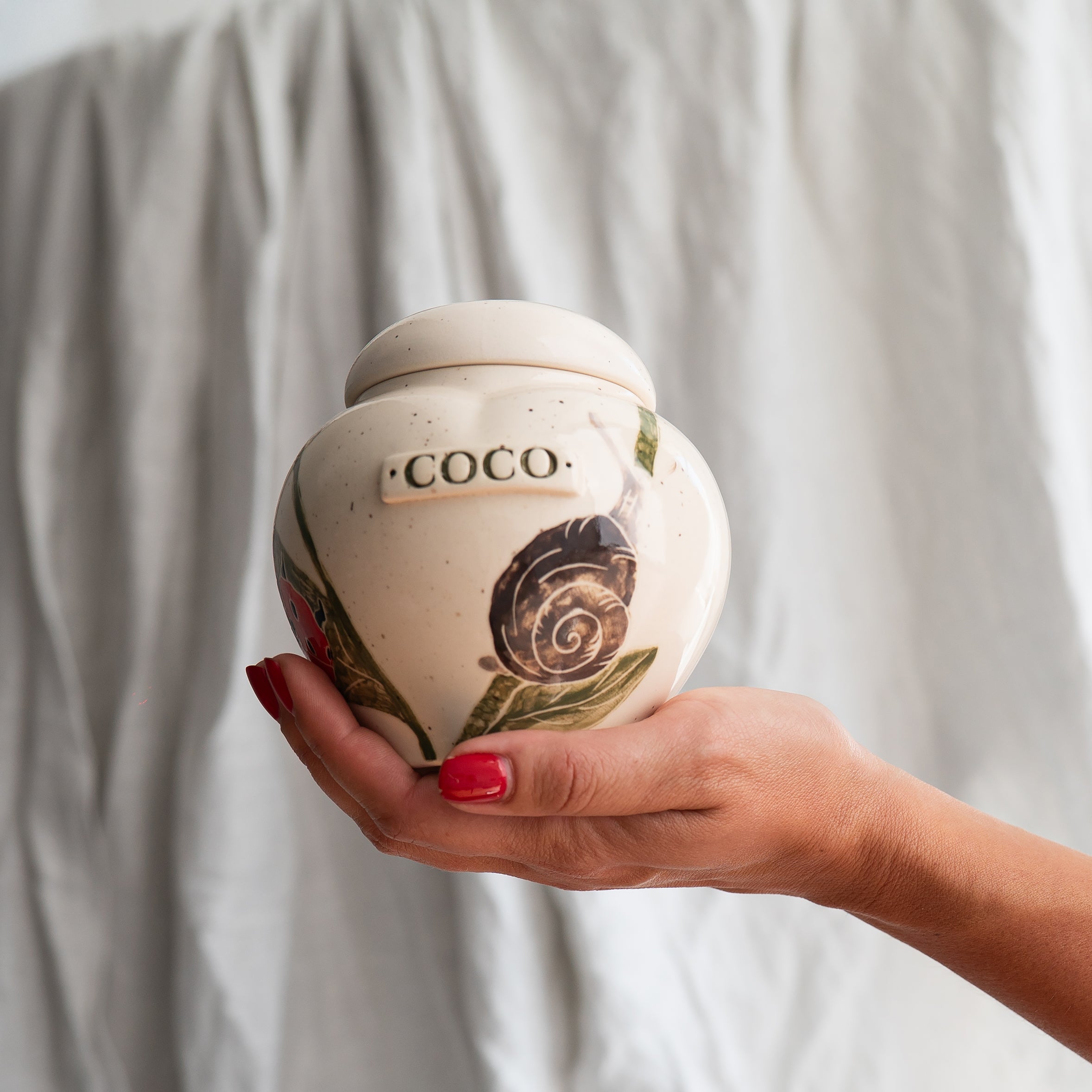 Snail Pet Urn, Ceramic Urn for Ashes, Creamation Urn, Heart Urn for Pets, Dog Urn, Cat Urn