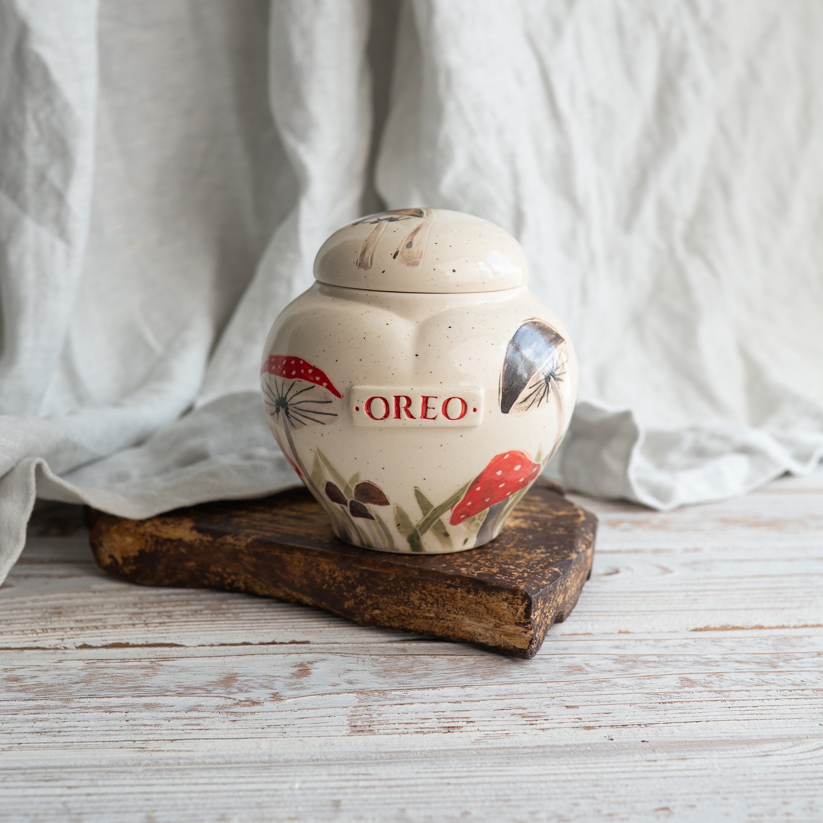 Mushroom Pet Urn, Ceramic Urn for Ashes, Creamation Urn, Heart Urn for Pets, Dog Urn, Cat Urn