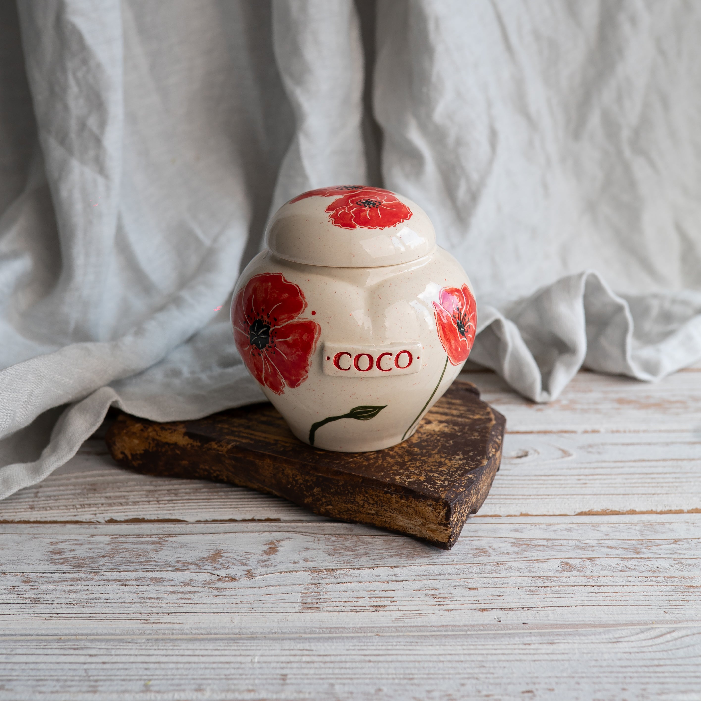 Poppy Pet Urn, Ceramic Urn for Ashes, Creamation Urn, Heart Urn for Pets, Dog Urn, Cat Urn