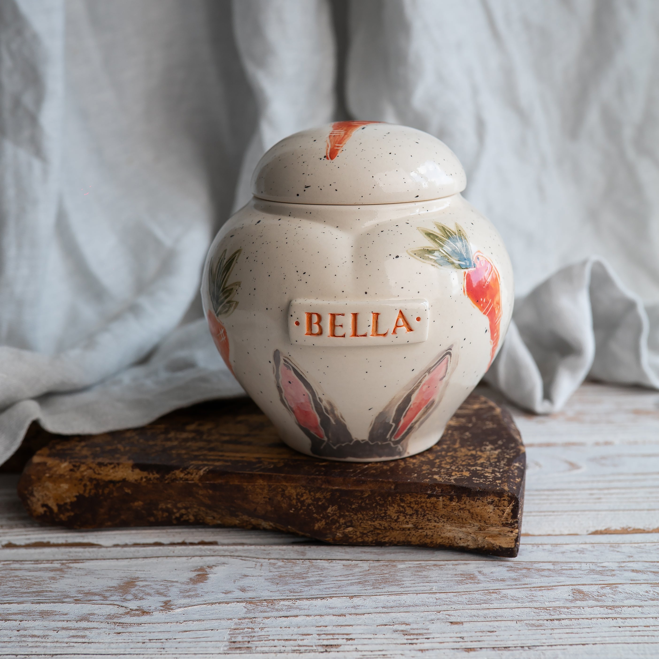 Bunny Urn, Ceramic Urn for Ashes, Creamation Urn, Heart Urn for Pets