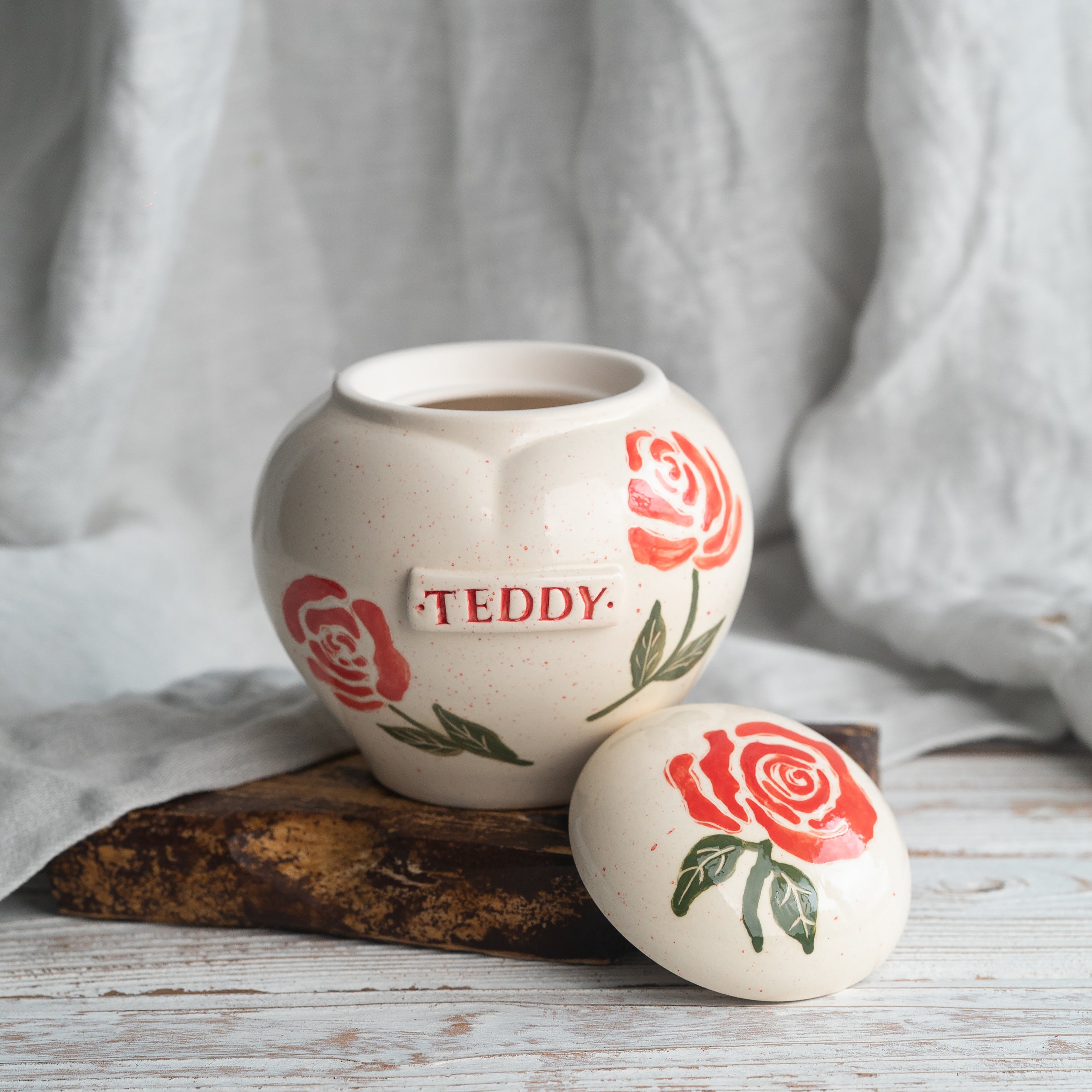 Rose Pet Urn, Ceramic Urn for Ashes, Creamation Urn, Heart Urn for Pets, Dog Urn, Cat Urn