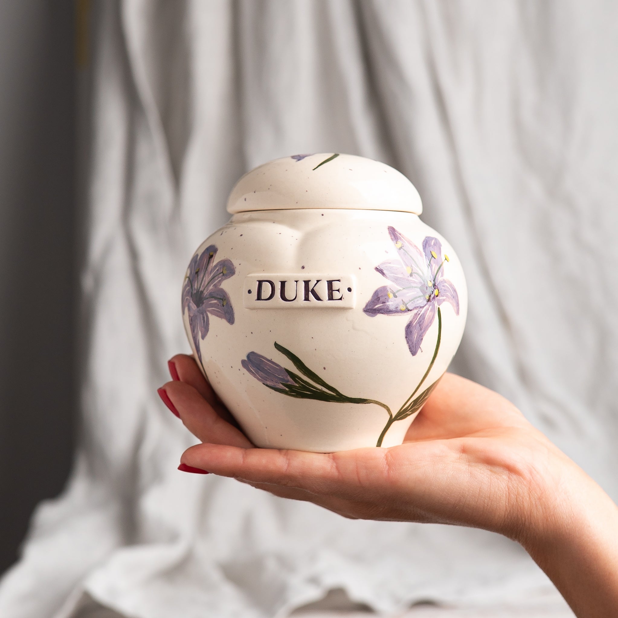 Lily Pet Urn, Ceramic Urn for Ashes, Creamation Urn, Heart Urn for Pets, Dog Urn, Cat Urn