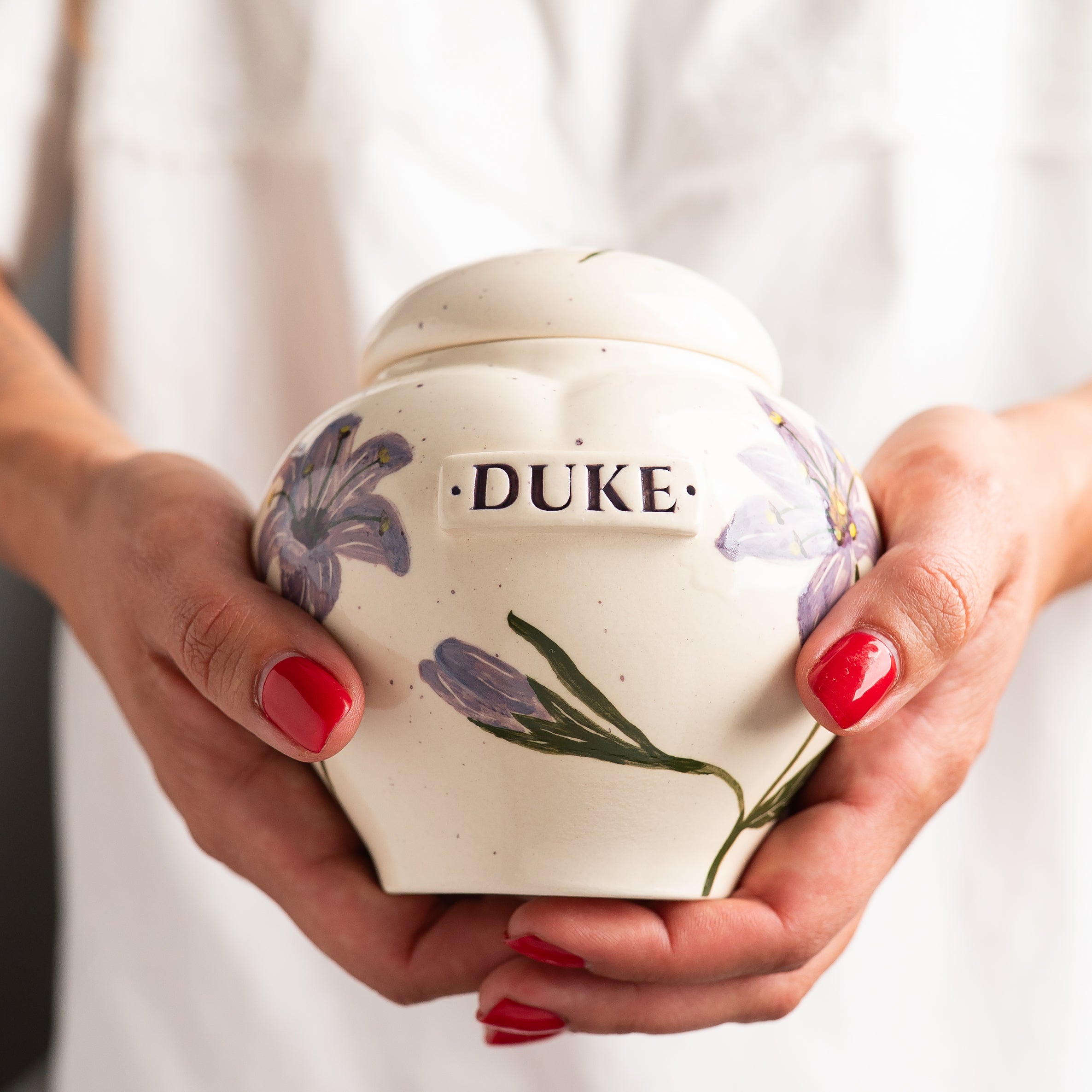 Lily Pet Urn, Ceramic Urn for Ashes, Creamation Urn, Heart Urn for Pets, Dog Urn, Cat Urn