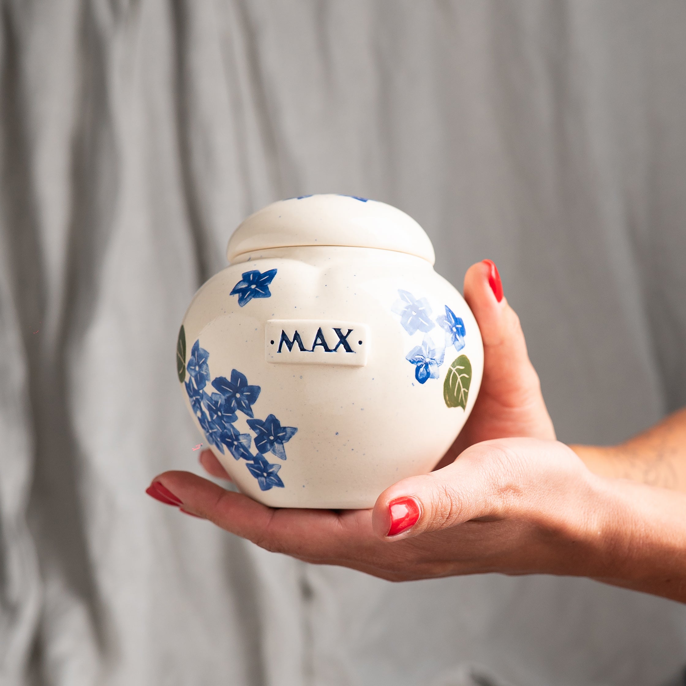 Floral Pet Urn,Hydrangea Ceramic Urn for Ashes, Creamation Urn, Heart Urn for Pets, Dog Urn, Cat Urn