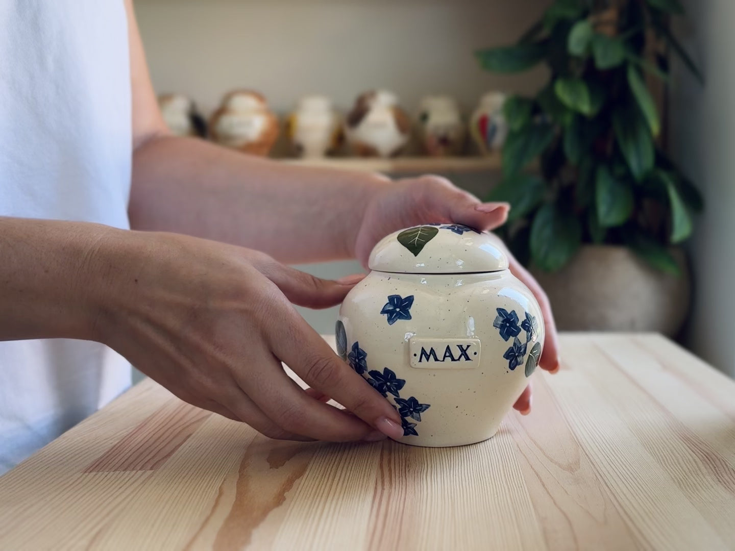 Hydrangea Flower Heart Pet Urn – Ceramic Pet or Human Memorial Keepsake