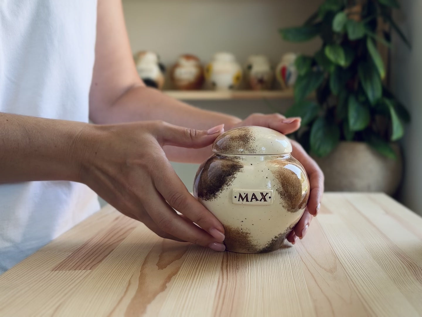 Chestnut cat heart-shaped ceramic urn personalized with your cat’s name handmade pet memorial keepsake artisan-crafted to honor your beloved feline companion