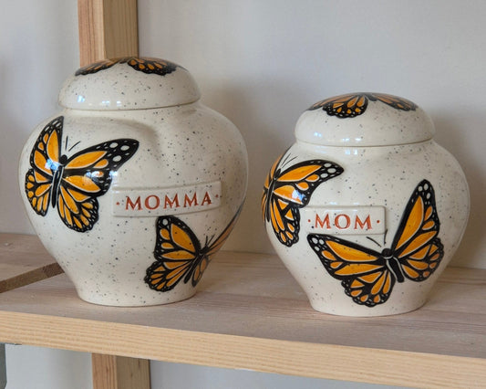 Pet urn size guide: scale comparison between small and medium ceramic memorials.