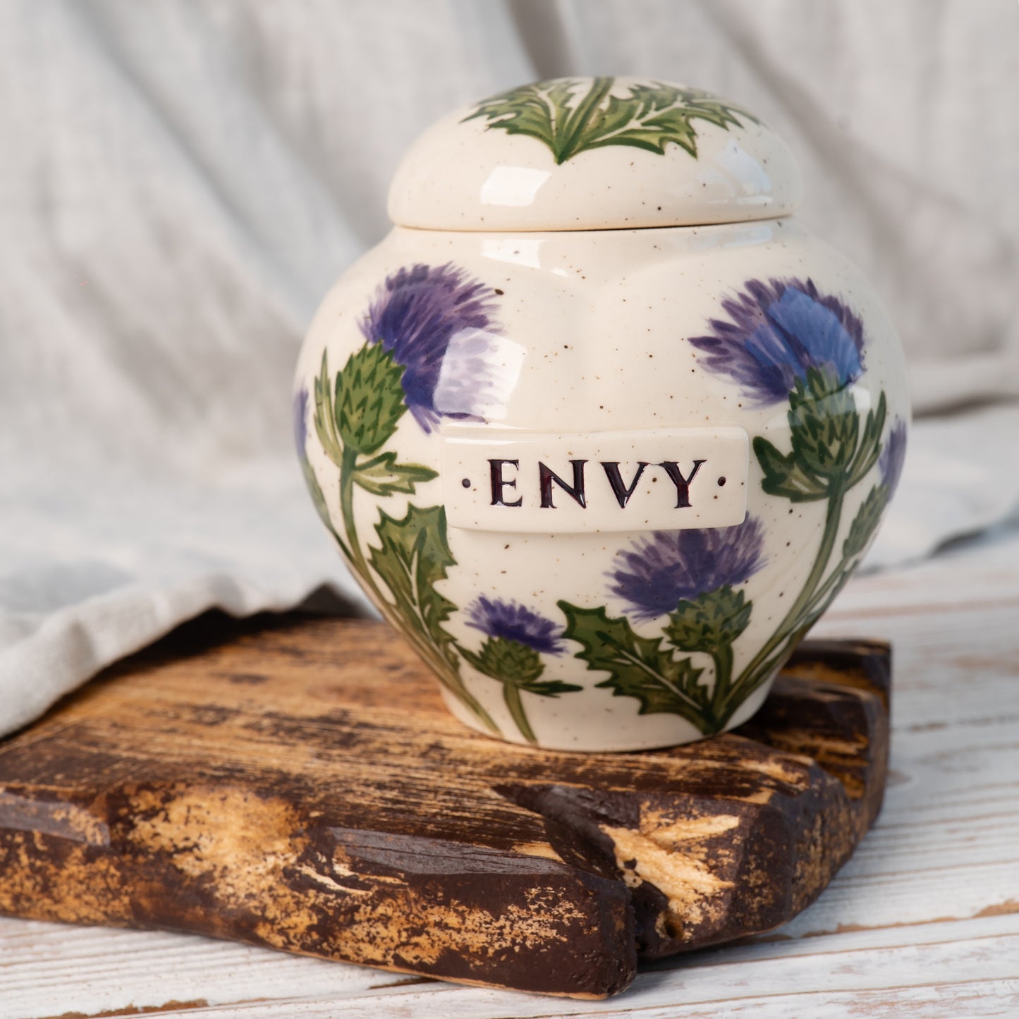 close-front-veiw-Thistle-urn