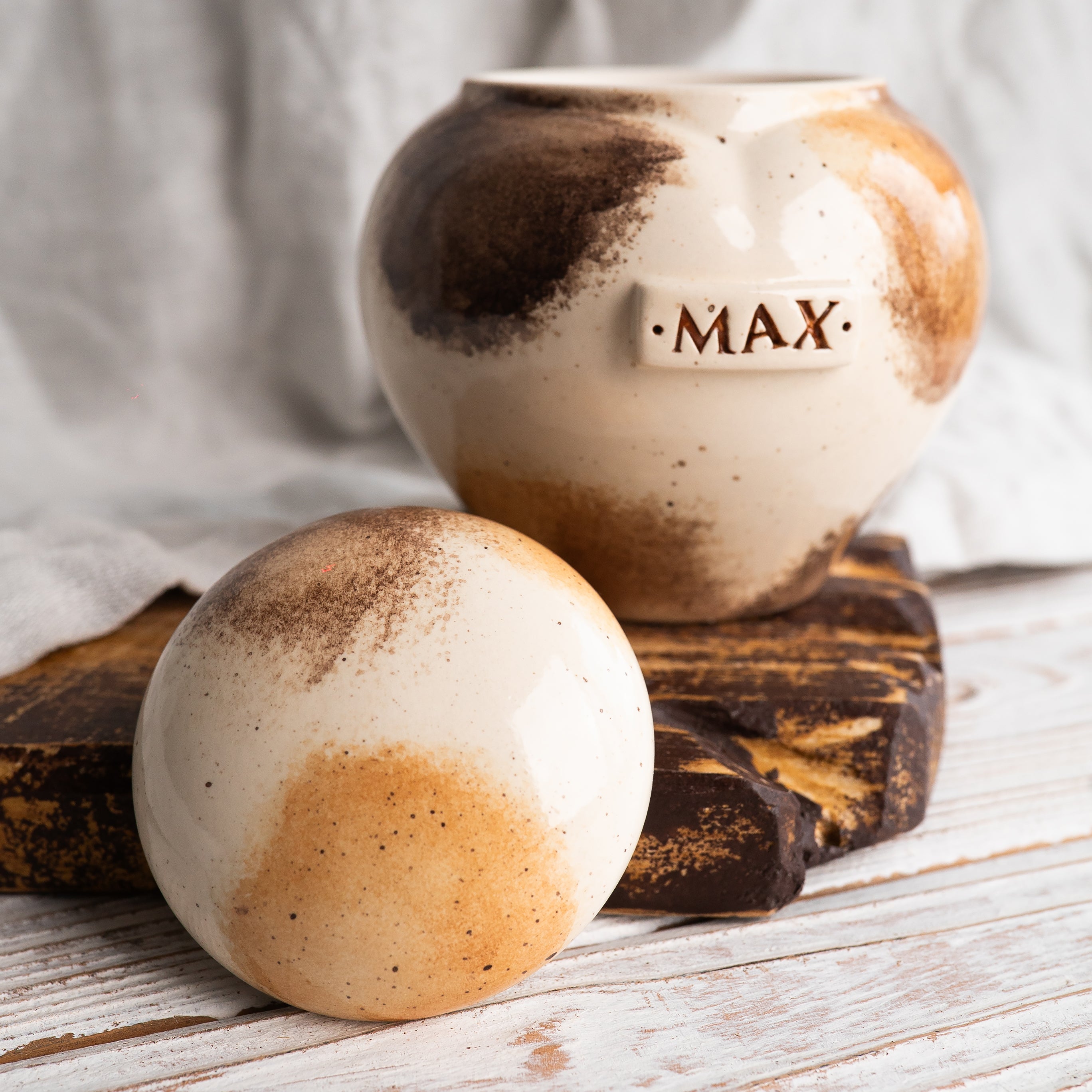 Chestnut Cat Heart-Shaped Ceramic Urn – Personalized Cat Memorial