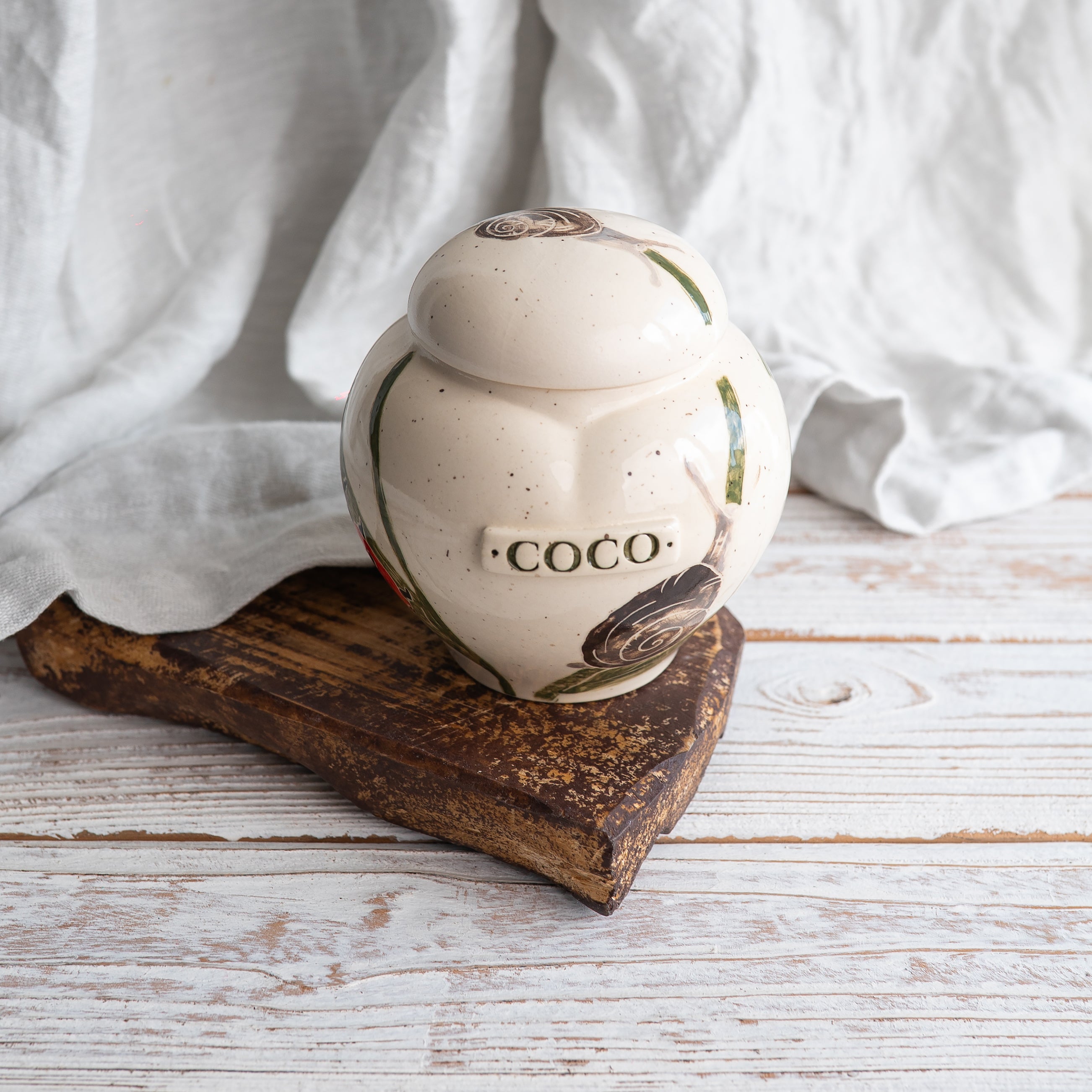 Snail Pet Urn, Ceramic Urn for Ashes, Creamation Urn, Heart Urn for Pets, Dog Urn, Cat Urn
