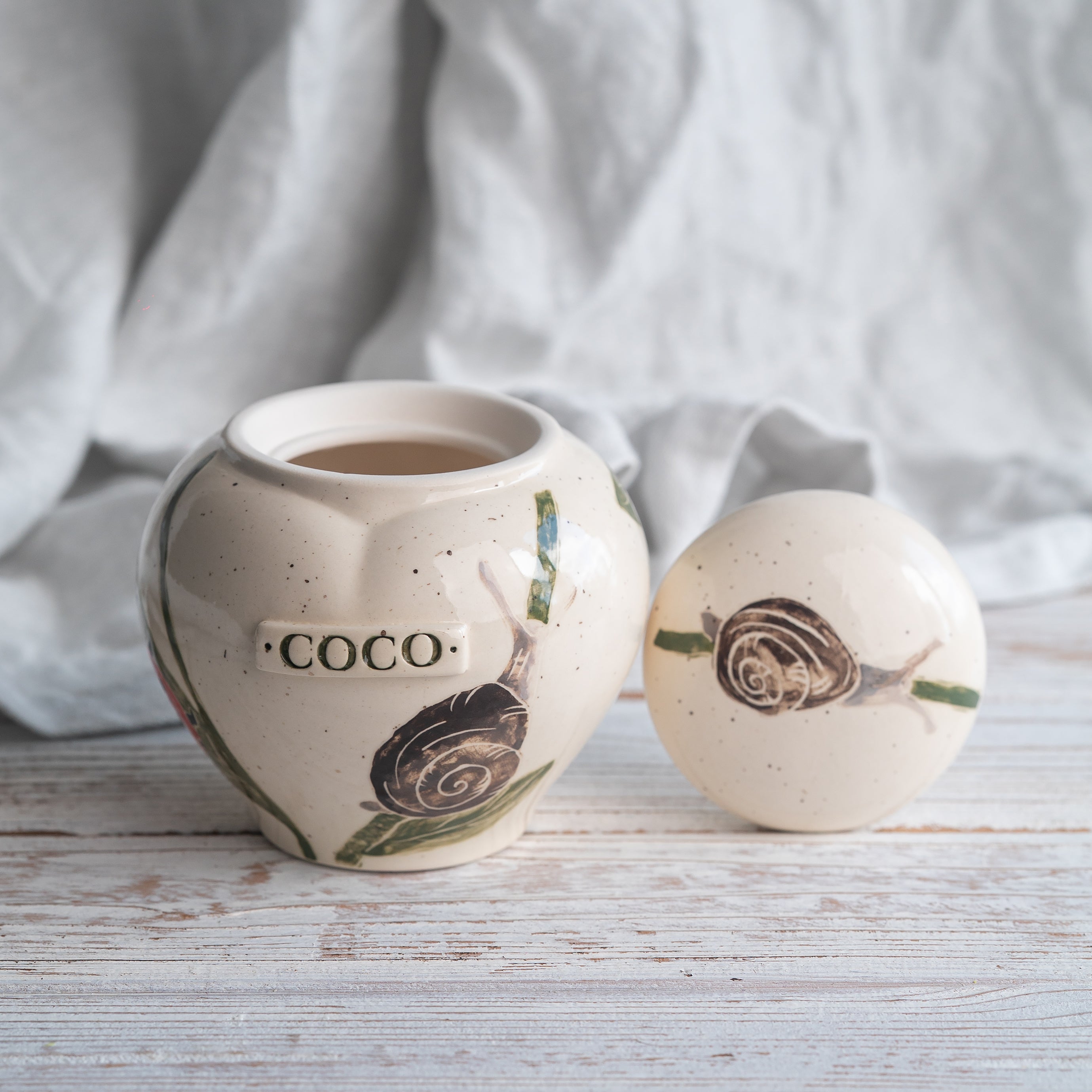 Snail Pet Urn, Ceramic Urn for Ashes, Creamation Urn, Heart Urn for Pets, Dog Urn, Cat Urn
