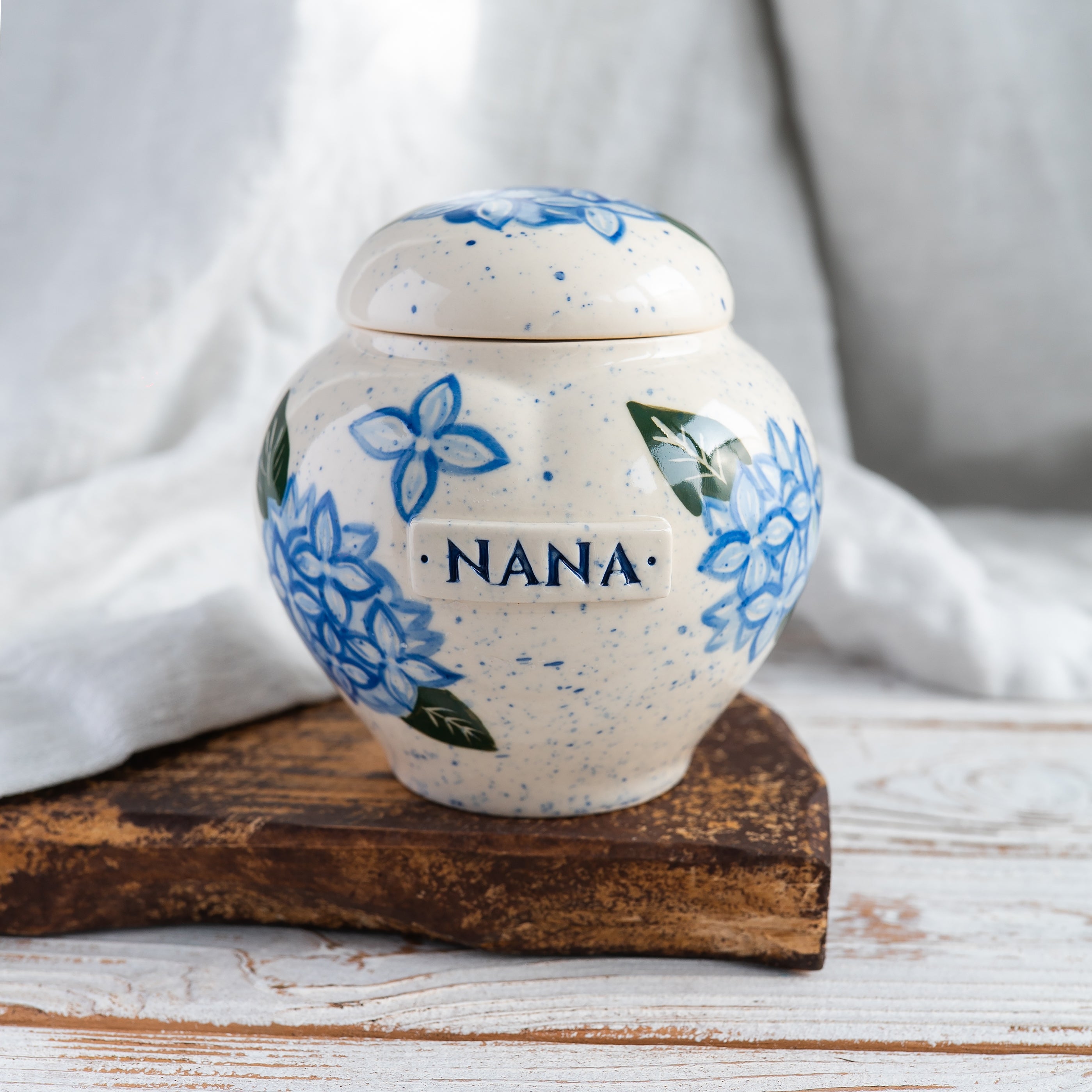 Hydrangea Flower Heart Pet Urn – Ceramic Pet or Human Memorial Keepsake