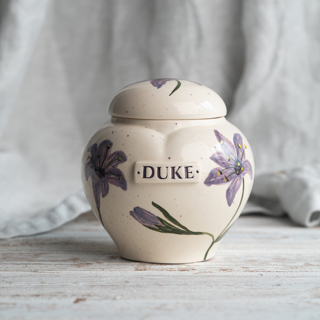 Lily Pet Urn, Ceramic Urn for Ashes, Creamation Urn, Heart Urn for Pets, Dog Urn, Cat Urn