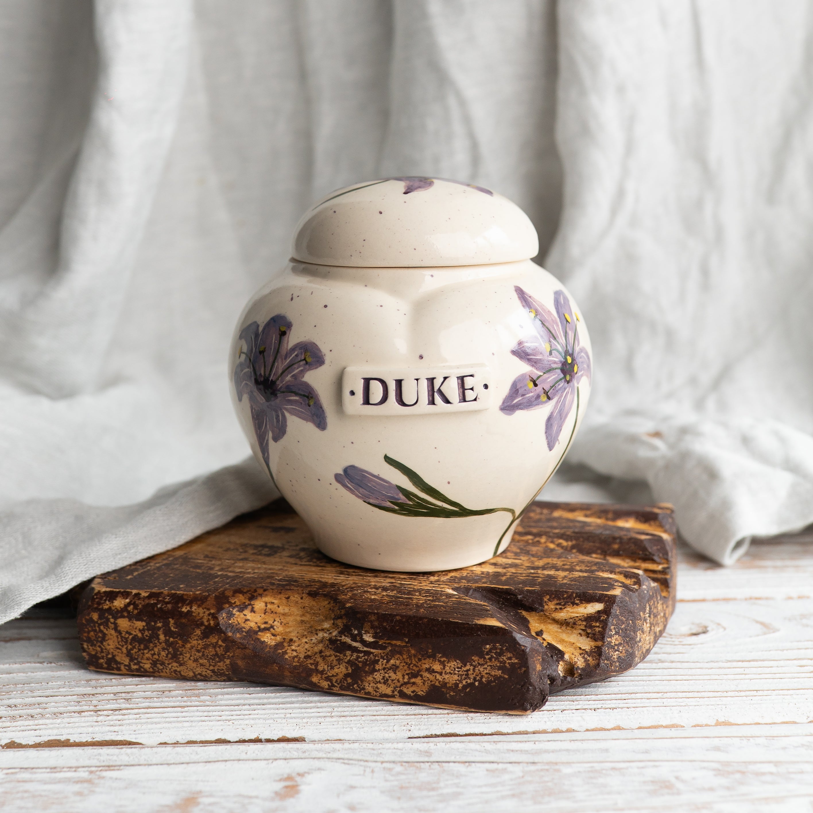Lily Pet Urn, Ceramic Urn for Ashes, Creamation Urn, Heart Urn for Pets, Dog Urn, Cat Urn