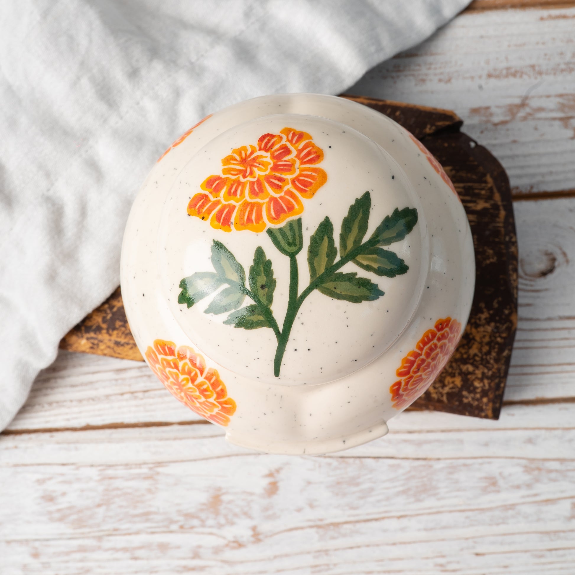 marigold-urn-lid-view