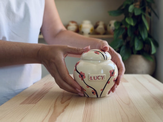 Video showcase of the hand-painted Sakura cherry blossom heart urn by Mira Ceramics.