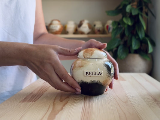 Video showcase of the hand-painted Calico cat heart urn by Mira Ceramics