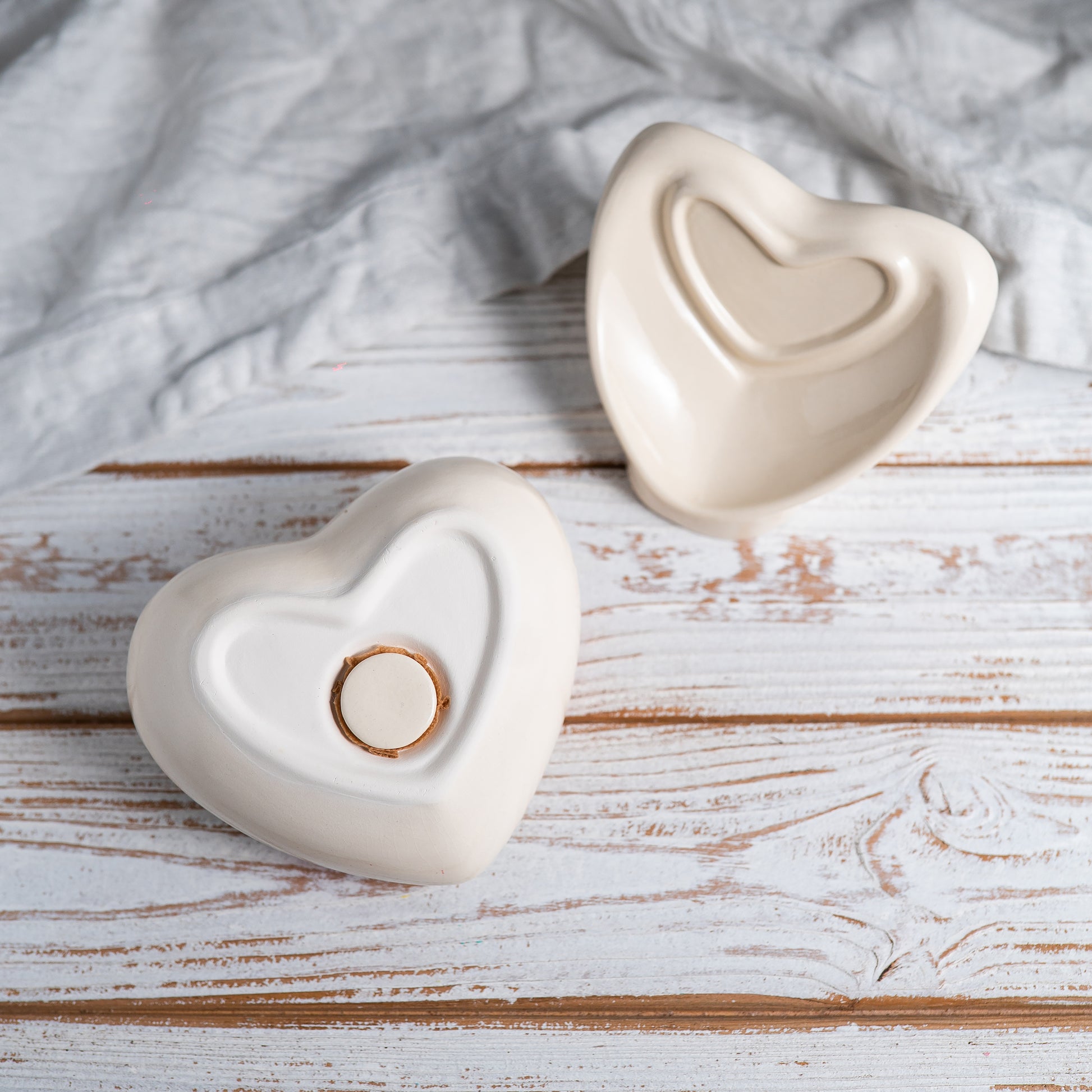 Close-up detail of the back of the urn lid.